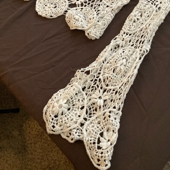 White Lace Crotchet Style Crop Top // Spring Flower Bohemian Girl Wedding - Picture 6 of 6